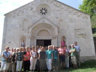 Rimbacher Gruppe vor der Kirche zur heiligen Viktoria in Monteleone Sabina