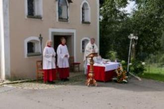 Pfarrer Tauer zelebrierte den Patroziniumsgottesdienst bei der Bachmaierholzkapelle