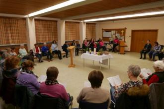 In einem großen Gebetskreis feierten die Frauen den Wortgottesdienst zum Weltgebetstag