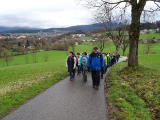 Die Wallfahrer aus Rimbach und Zenching auf dem Weg nach Weißenregen