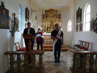 MMC-Obmann Alois Gruber, PGR-Sprecherin Agnes Seidl und Diakon Thomas Bauer bei der Maiandacht 