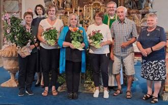 Die Kirchenverwaltung Rimbach mit den verabschiedeten Erzieherinnen